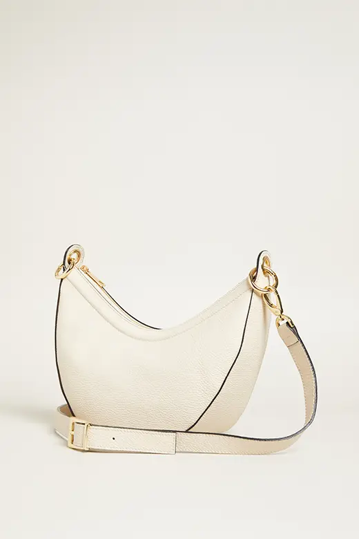 Halbmondförmige Ledertasche